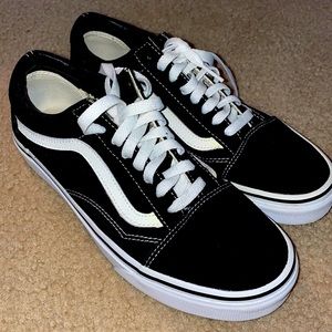 VANS 9.5 Ward Skate Shoes White and Black